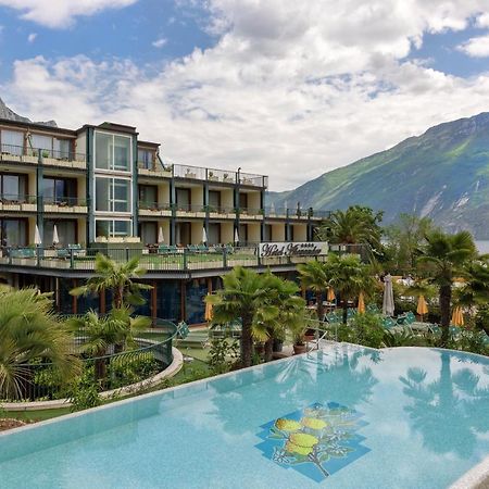 Hotel Alexander Лимоне-суль-Гарда Экстерьер фото