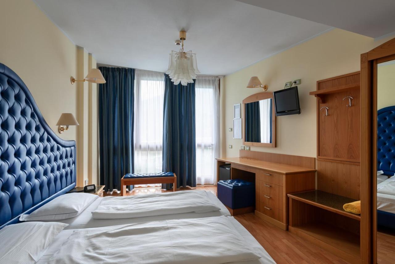 Hotel Alexander Лимоне-суль-Гарда Экстерьер фото