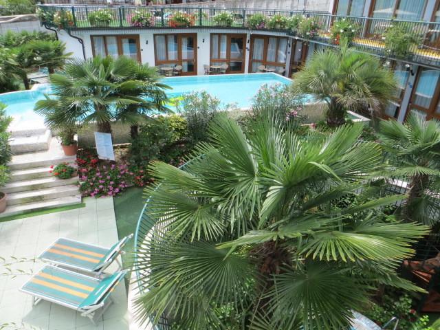 Hotel Alexander Лимоне-суль-Гарда Экстерьер фото