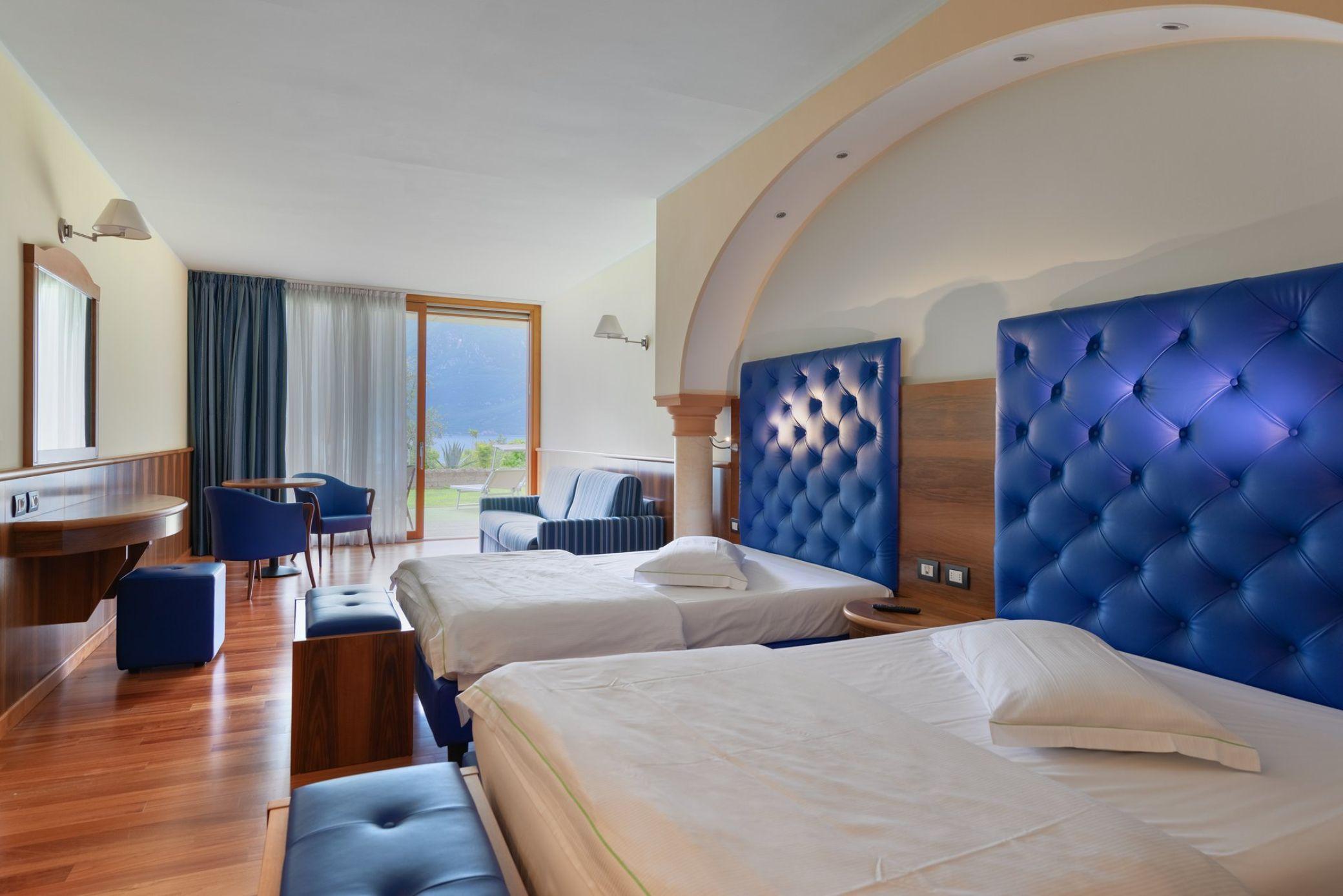 Hotel Alexander Лимоне-суль-Гарда Экстерьер фото