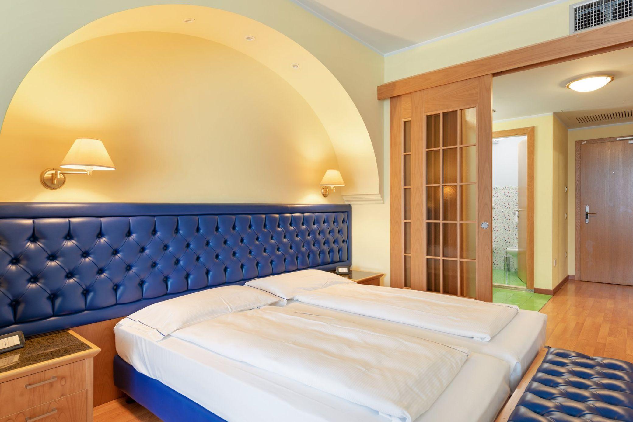 Hotel Alexander Лимоне-суль-Гарда Экстерьер фото
