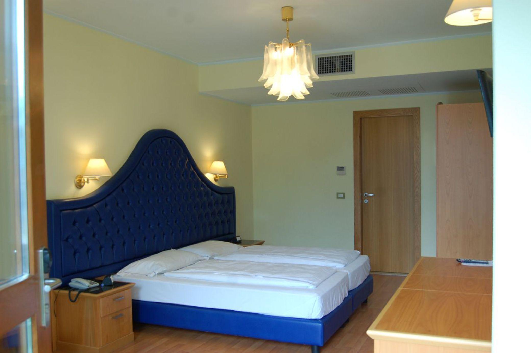 Hotel Alexander Лимоне-суль-Гарда Экстерьер фото