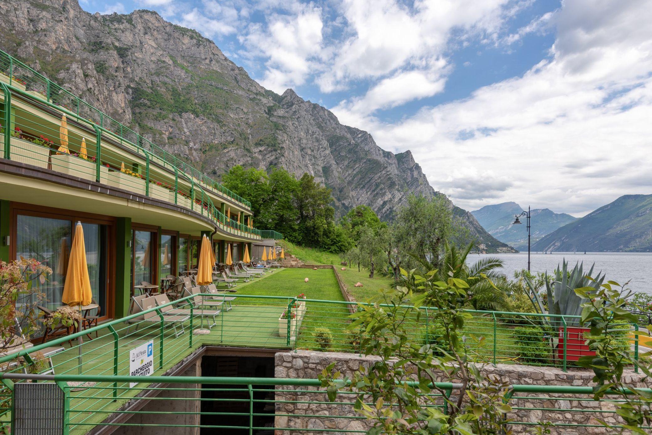 Hotel Alexander Лимоне-суль-Гарда Экстерьер фото