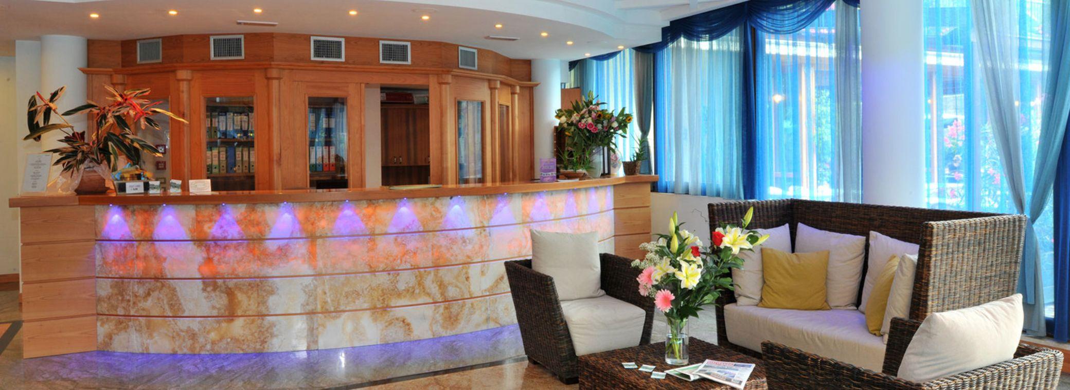 Hotel Alexander Лимоне-суль-Гарда Экстерьер фото