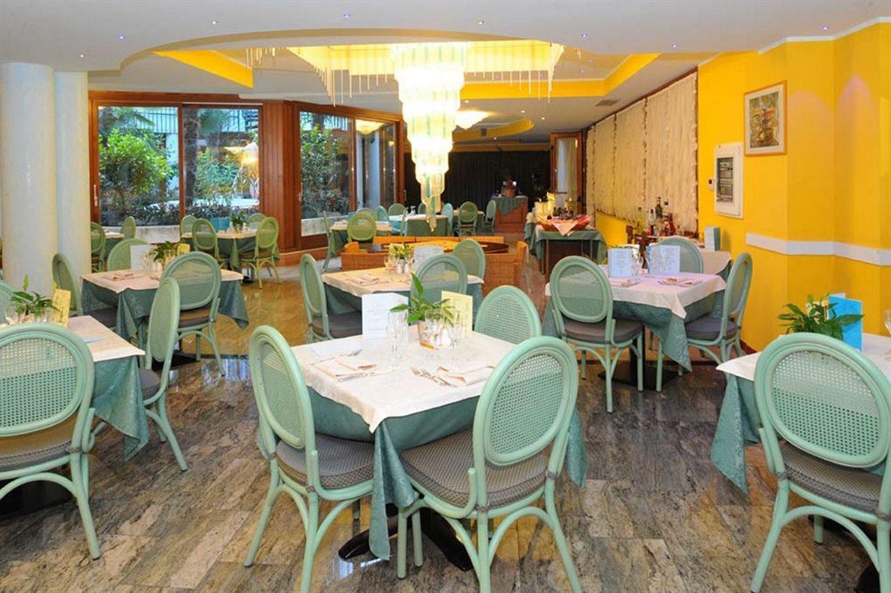 Hotel Alexander Лимоне-суль-Гарда Экстерьер фото