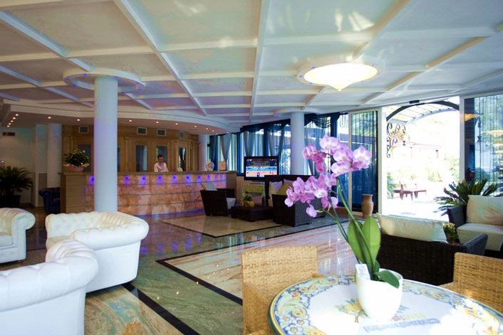 Hotel Alexander Лимоне-суль-Гарда Экстерьер фото
