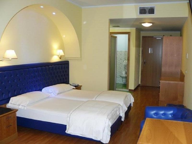 Hotel Alexander Лимоне-суль-Гарда Экстерьер фото